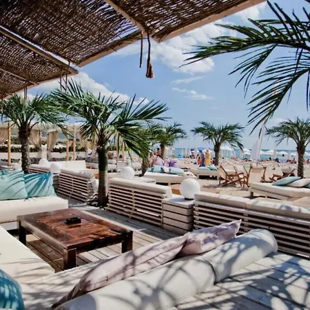 Dit Majestic Beach